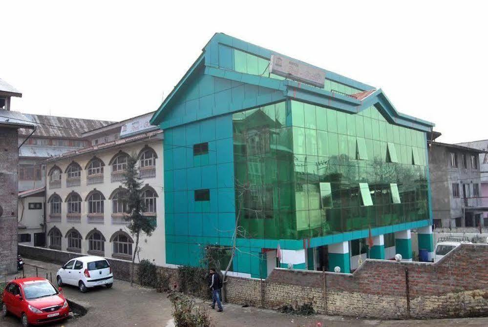 Hotel Ibni Kabeer Srīnagar Dış mekan fotoğraf