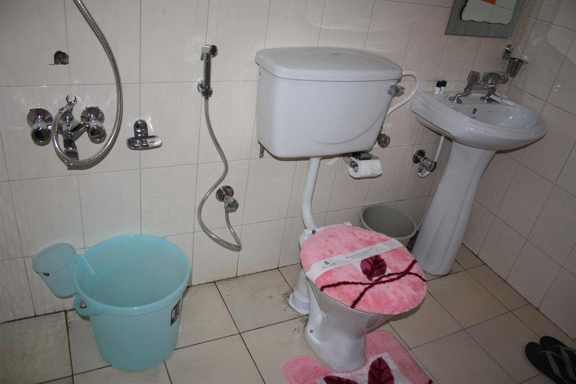 Hotel Ibni Kabeer Srīnagar Dış mekan fotoğraf