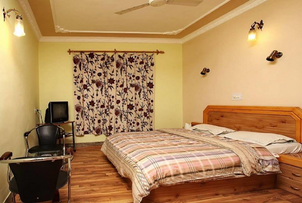 Hotel Ibni Kabeer Srīnagar Dış mekan fotoğraf