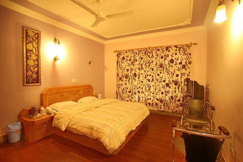 Hotel Ibni Kabeer Srīnagar Dış mekan fotoğraf