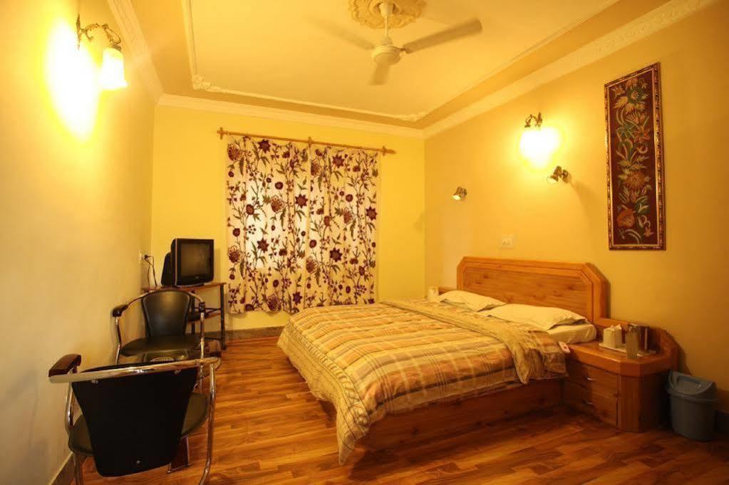 Hotel Ibni Kabeer Srīnagar Dış mekan fotoğraf